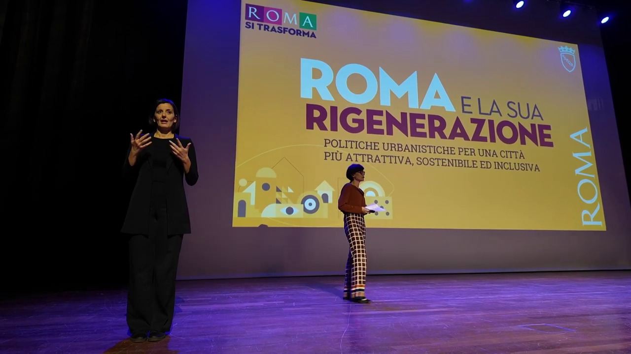 interprete lingua dei segni sul palco dell'evento del 19 giugno