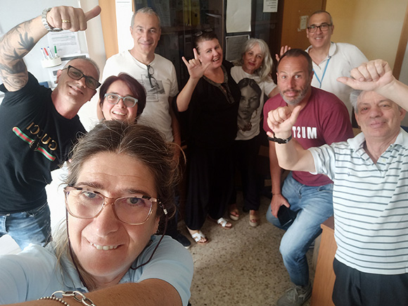 il gruppo di colleghi con disabilita insieme alle responsabili della salute organizzativa