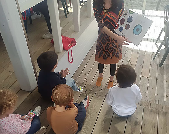 piera con i bambini